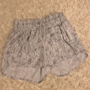 EUC Lululemon white and grey shorts, size 6